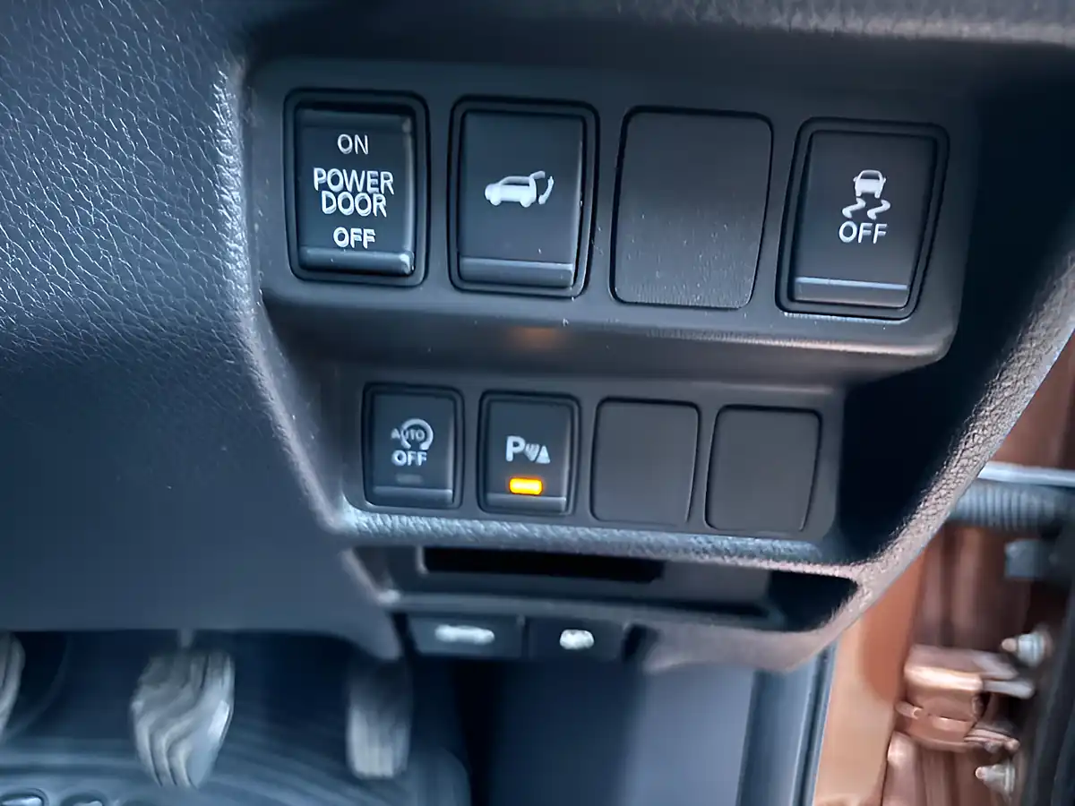 Used 2016 Nissan X-Trail Tekna Orange - Interior and Exterior details 15