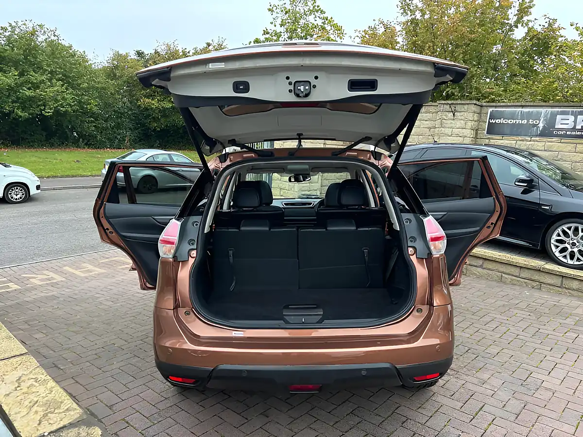 Used 2016 Nissan X-Trail Tekna Orange - Interior and Exterior details 19