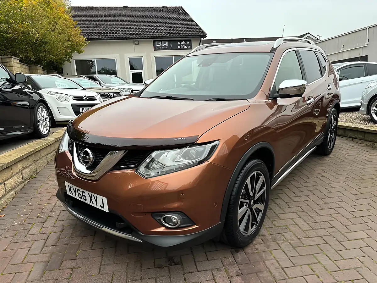 Used 2016 Nissan X-Trail Tekna Orange - Interior and Exterior details 4