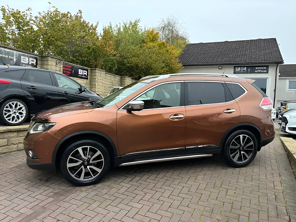 Used 2016 Nissan X-Trail Tekna Orange - Interior and Exterior details 5