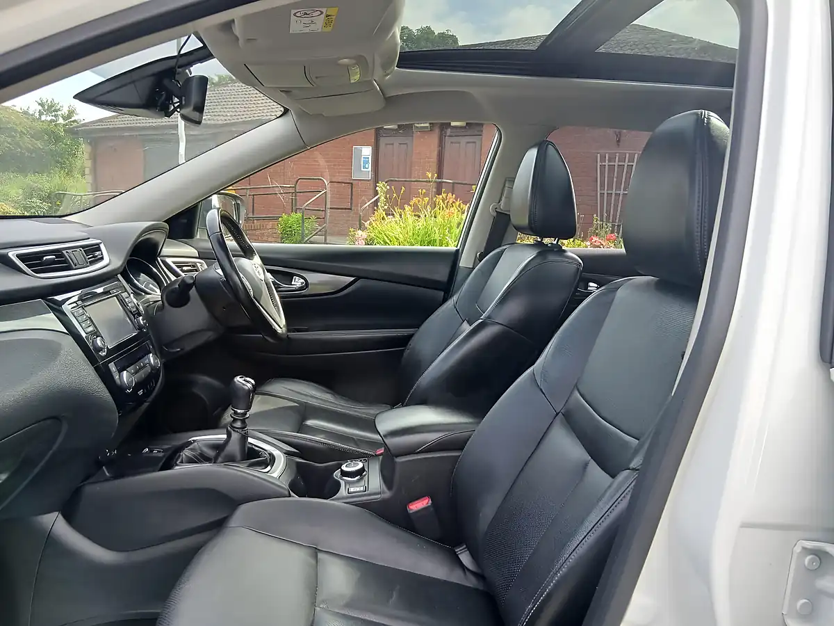 Used 2016 Nissan X-Trail Tekna White - Interior and Exterior details 10