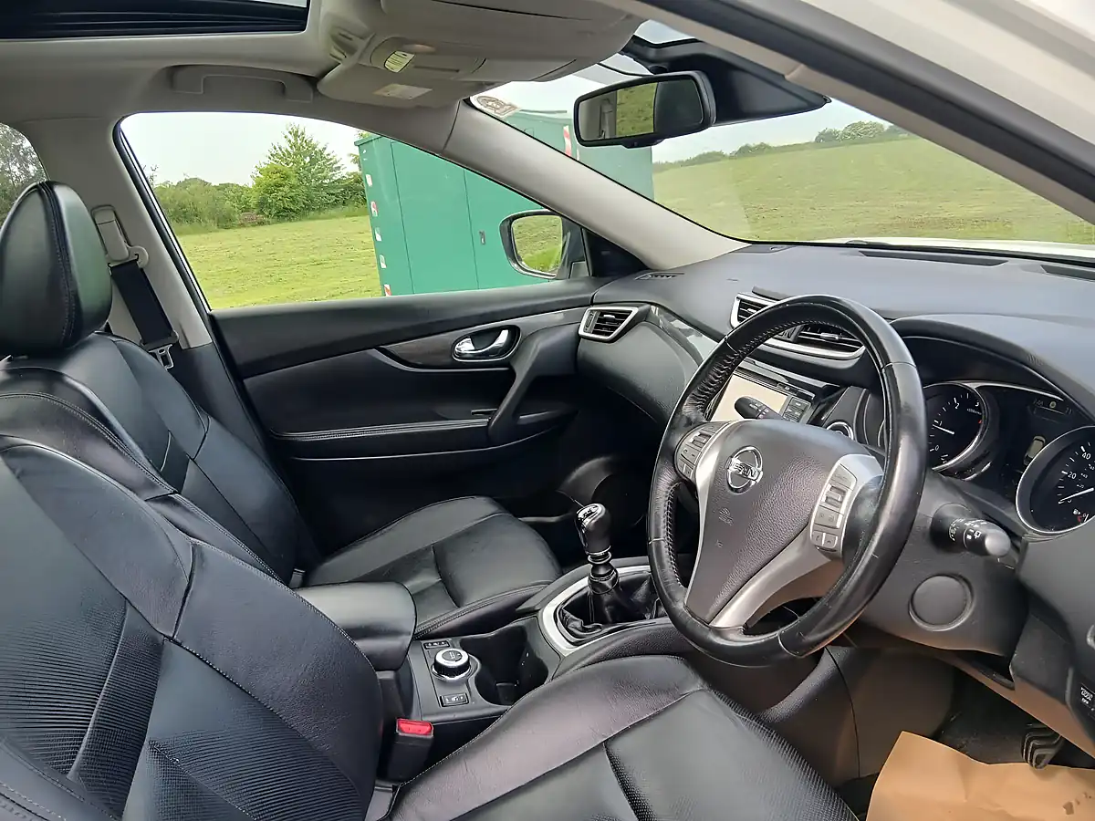 Used 2016 Nissan X-Trail Tekna White - Interior and Exterior details 12