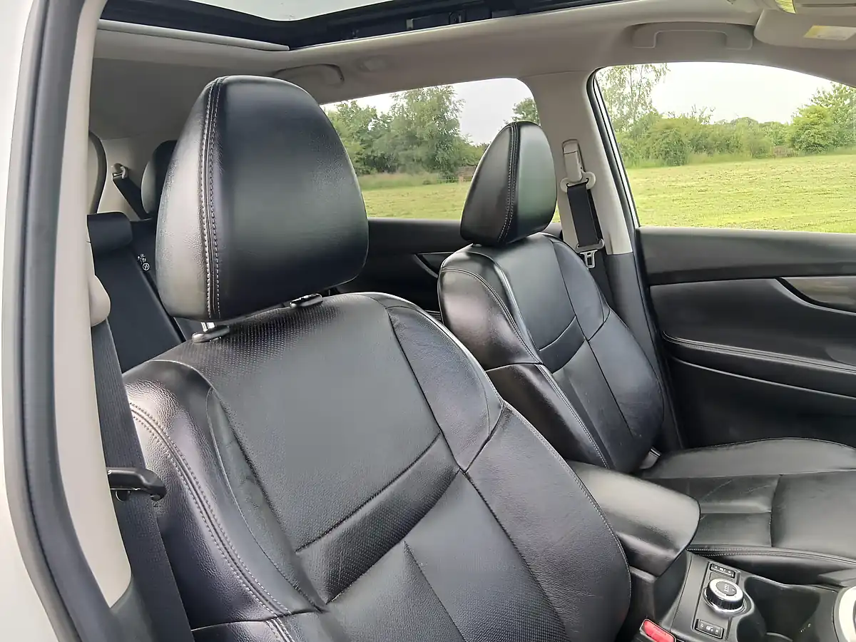 Used 2016 Nissan X-Trail Tekna White - Interior and Exterior details 13