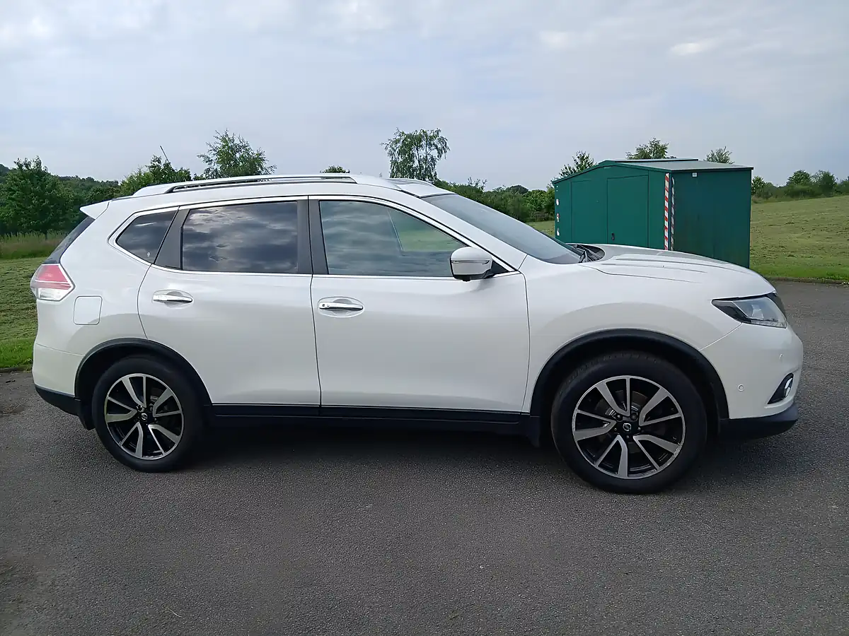Used 2016 Nissan X-Trail Tekna White - Interior and Exterior details 3
