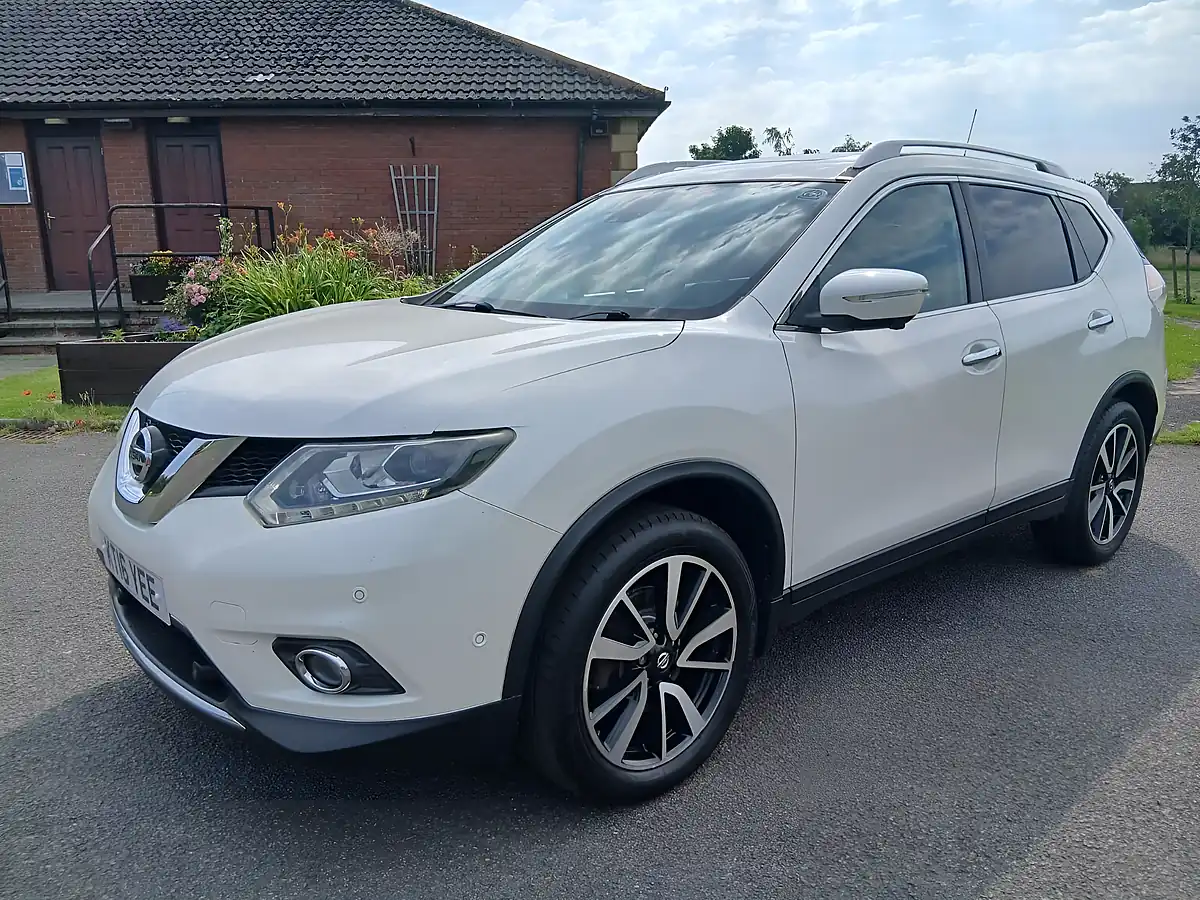 Used 2016 Nissan X-Trail Tekna White - Interior and Exterior details 4
