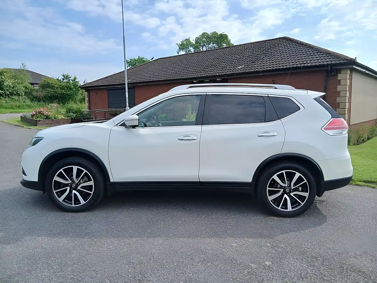 Used 2016 Nissan X-Trail Tekna White - Interior and Exterior details 5