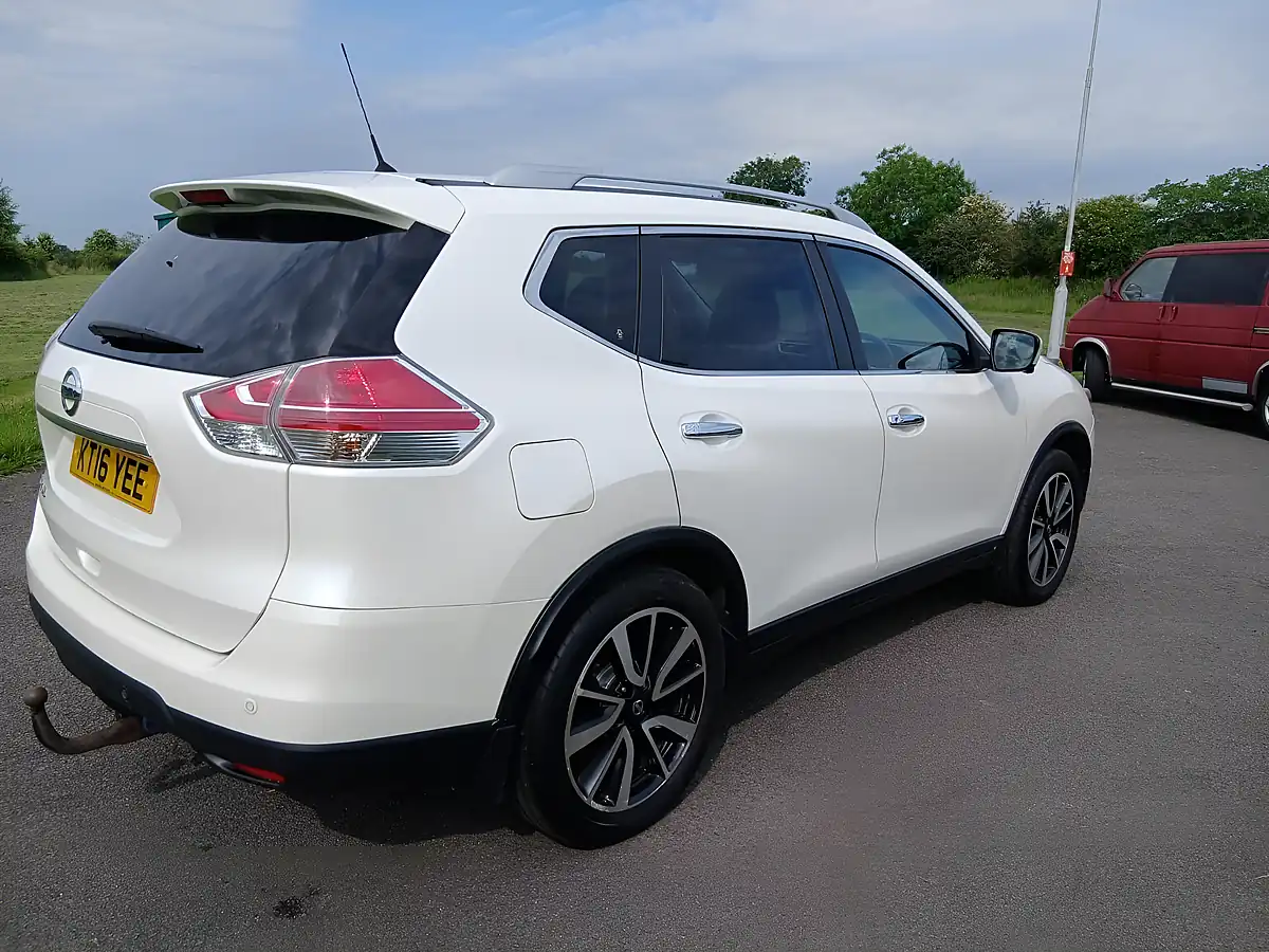 Used 2016 Nissan X-Trail Tekna White - Interior and Exterior details 8