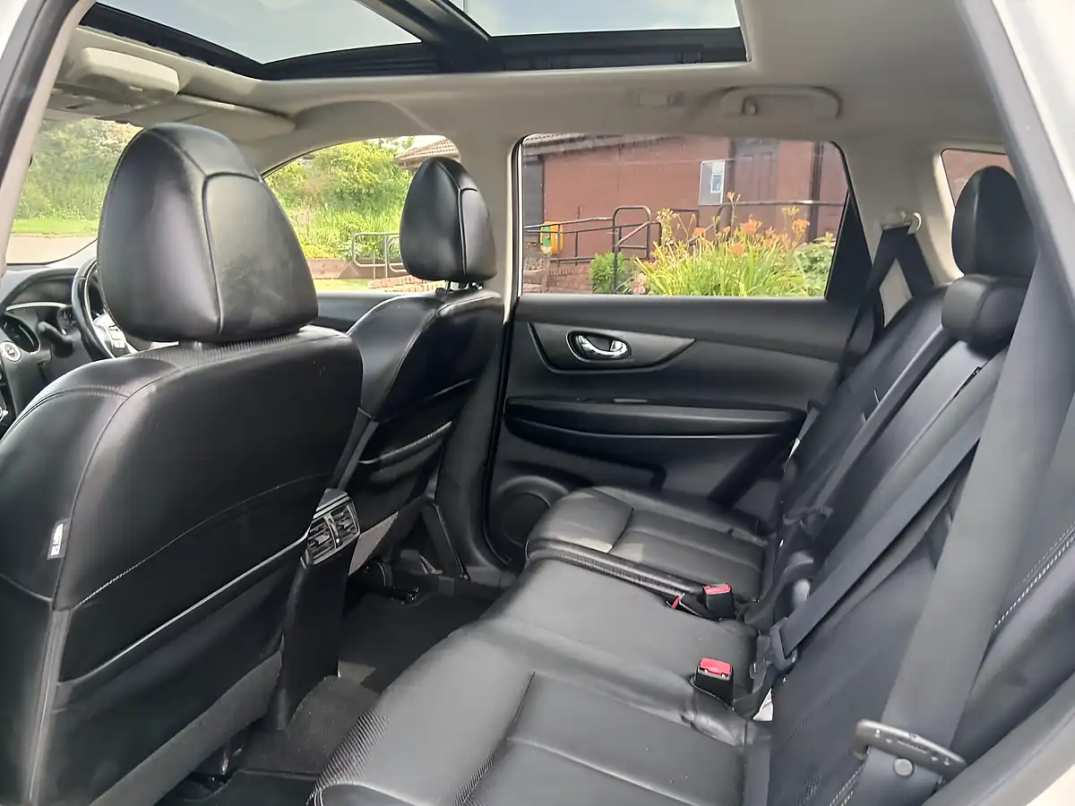 Used 2016 Nissan X-Trail Tekna White - Interior and Exterior details 9
