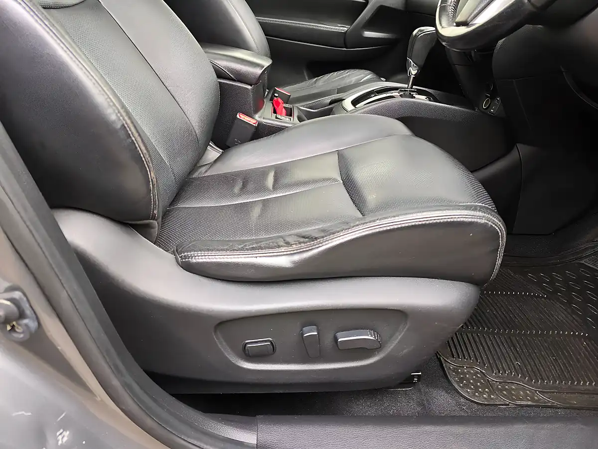 Used 2016 Nissan X-Trail Tekna Xtron Grey - Interior and Exterior details 15