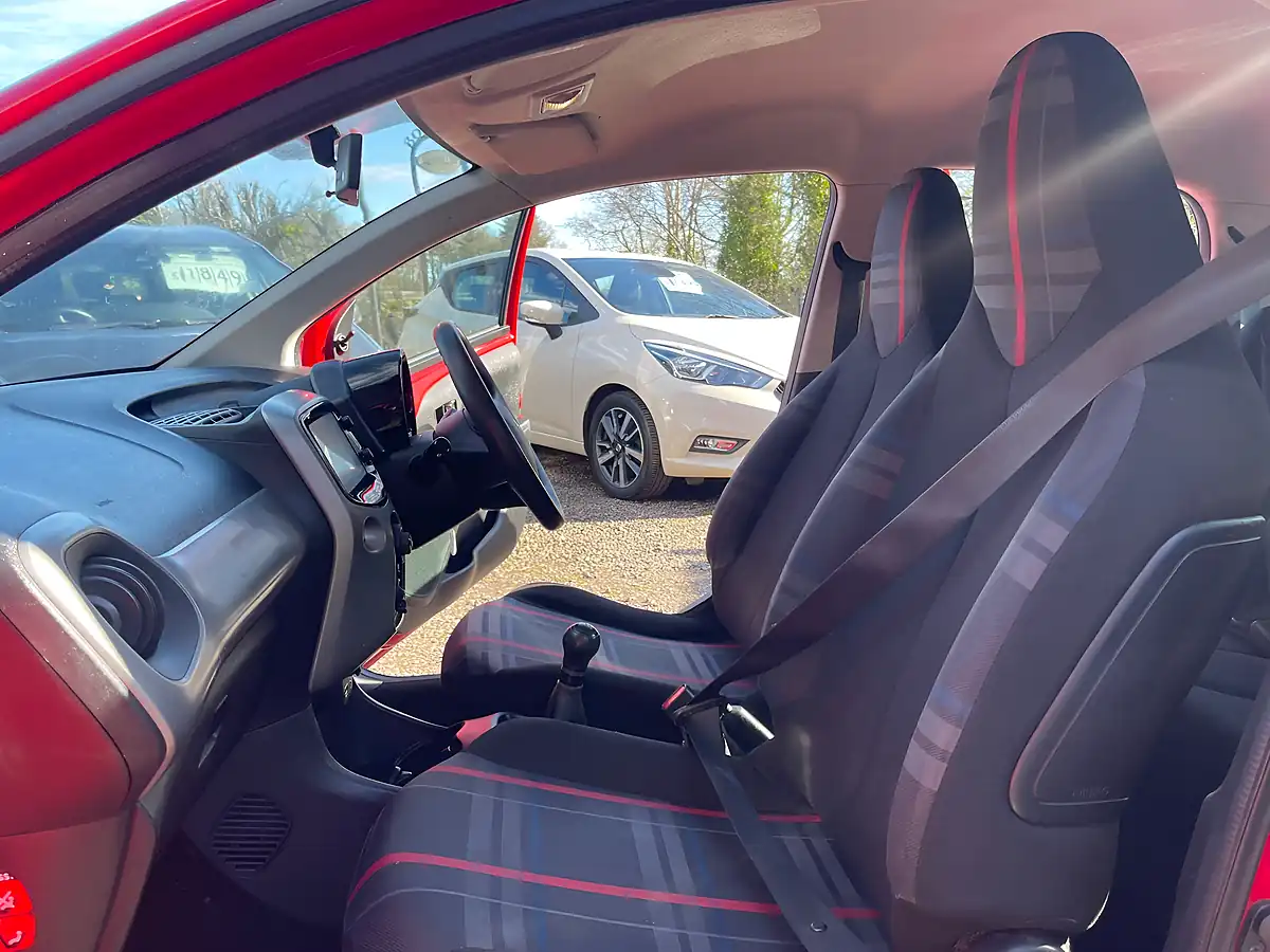Used 2016 Peugeot 108 Active Red - Interior and Exterior details 18