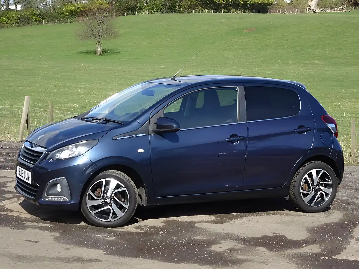 Used 2016 Peugeot 108 Allure Blue - Interior and Exterior details 4