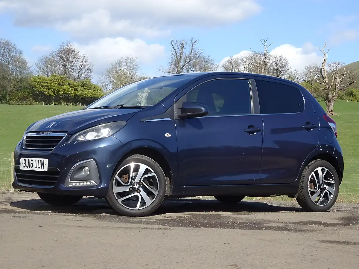 Used 2016 Peugeot 108 Allure Blue - Interior and Exterior details 8