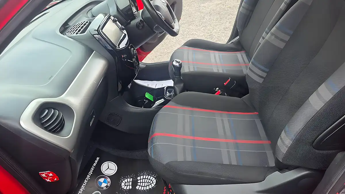 Used 2016 Peugeot 108 Allure Red - Interior and Exterior details 15