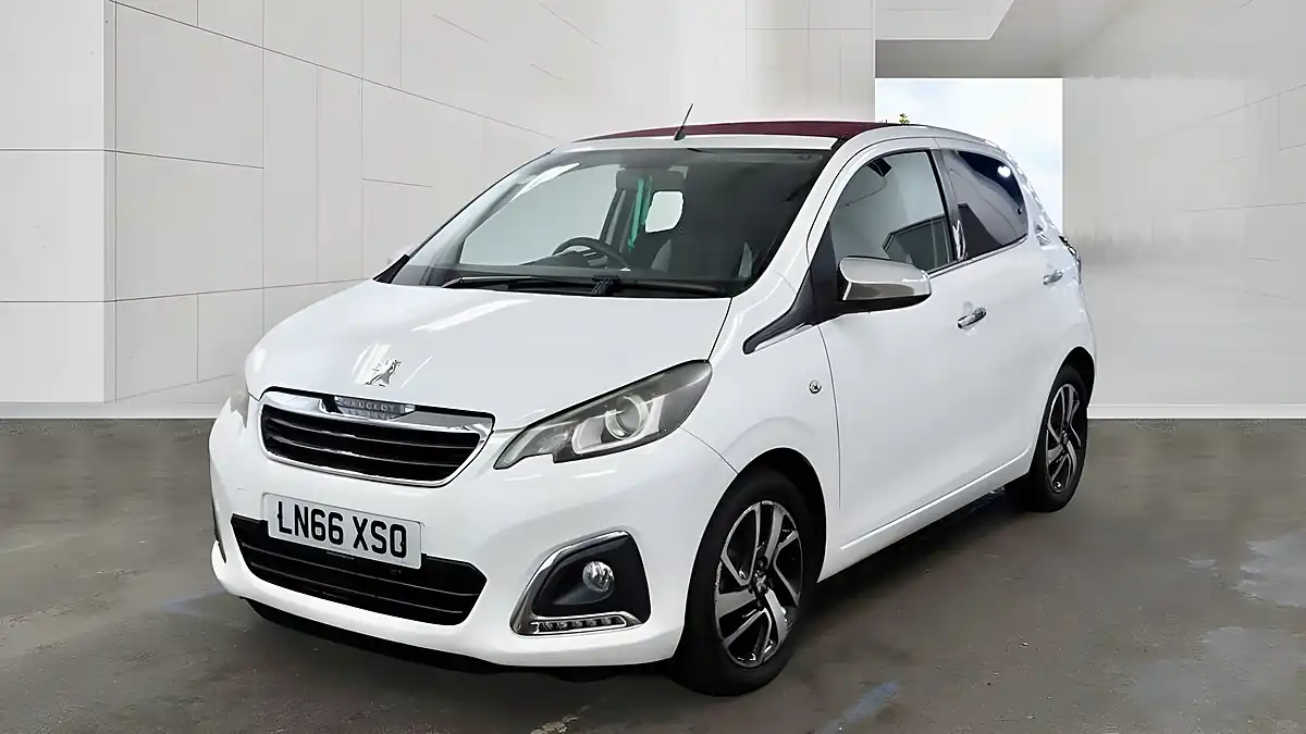 Used 2016 Peugeot 108 Allure Top White - Interior and Exterior details 3