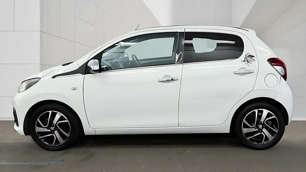 Used 2016 Peugeot 108 Allure Top White - Interior and Exterior details 4