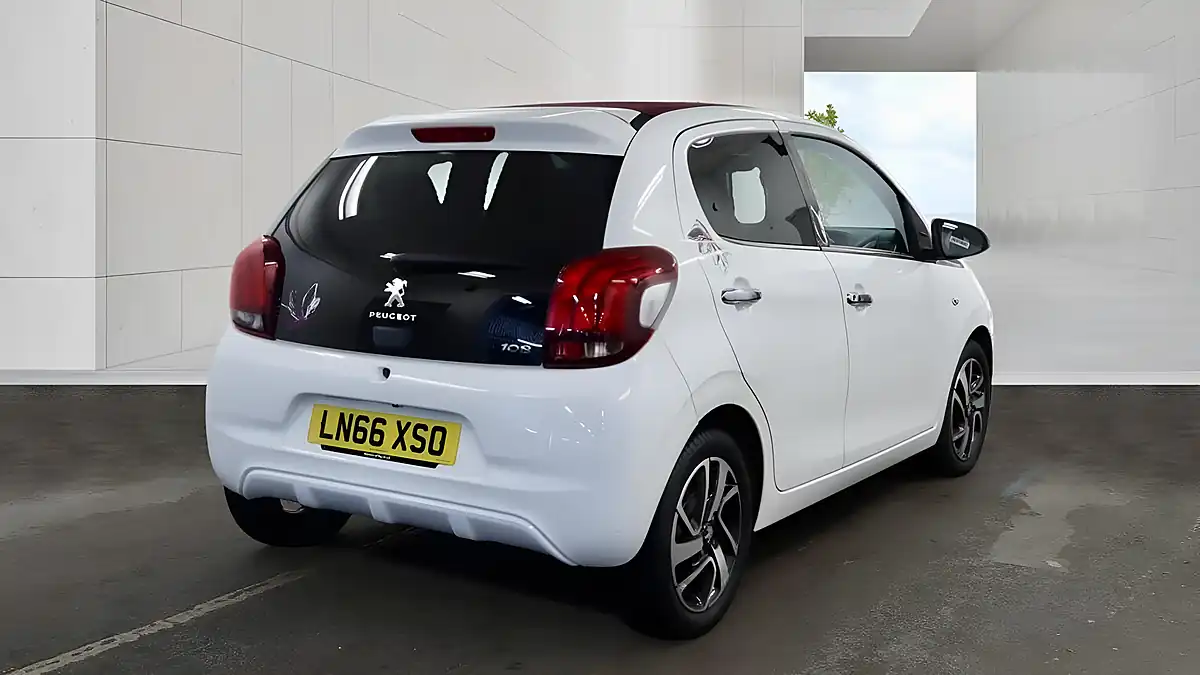 Used 2016 Peugeot 108 Allure Top White - Interior and Exterior details 8