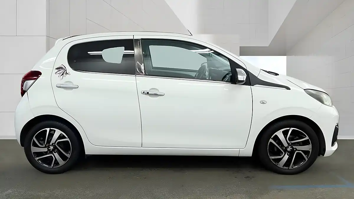Used 2016 Peugeot 108 Allure Top White - Interior and Exterior details 9