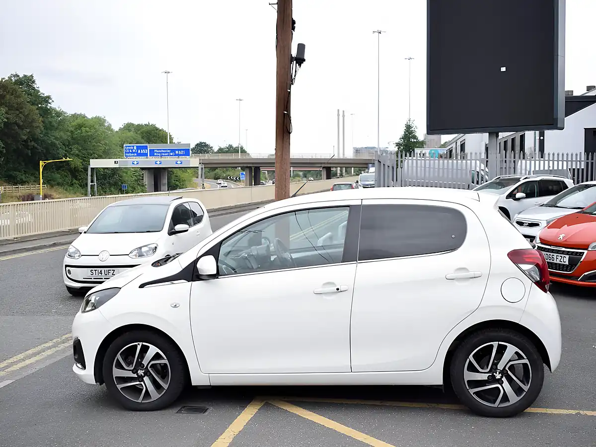 Used 2016 Peugeot 108 Allure White - Interior and Exterior details 4