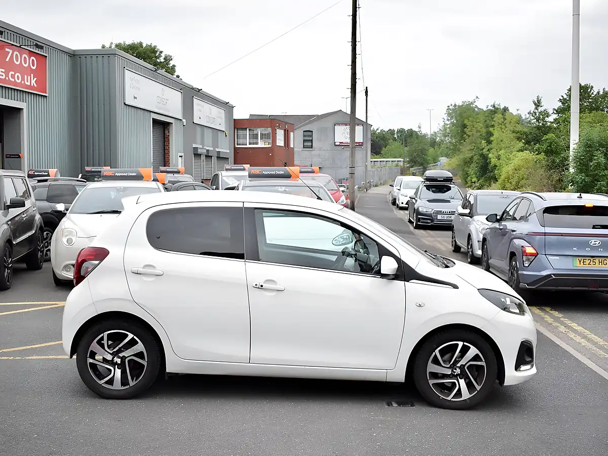 Used 2016 Peugeot 108 Allure White - Interior and Exterior details 9