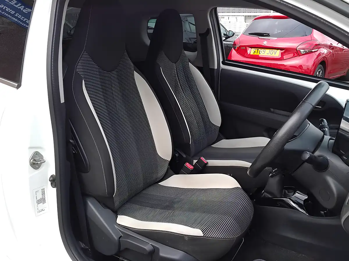 Used 2016 Peugeot 108 Allure White - Interior and Exterior details 11