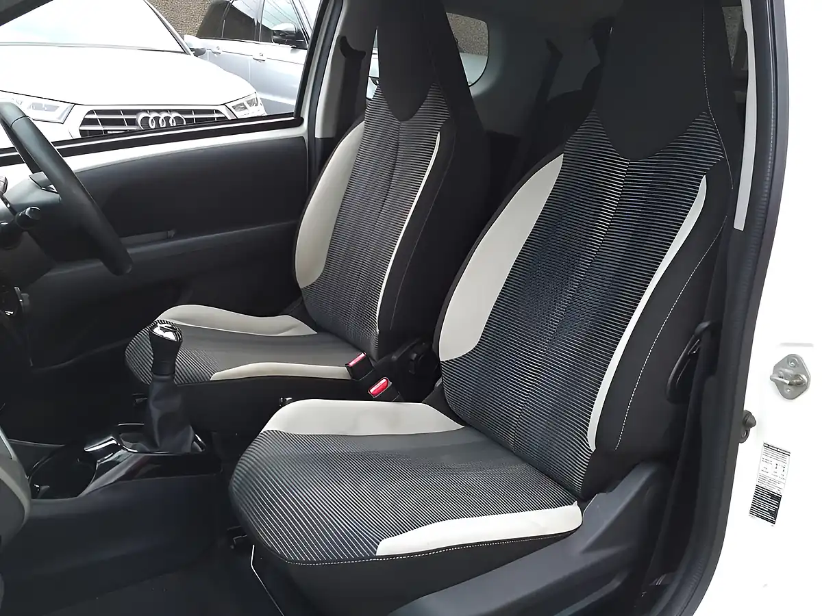 Used 2016 Peugeot 108 Allure White - Interior and Exterior details 13