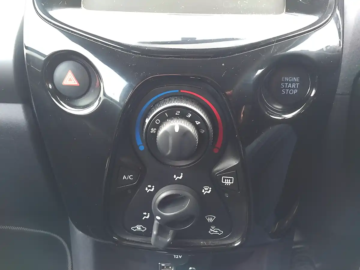 Used 2016 Peugeot 108 Allure White - Interior and Exterior details 17