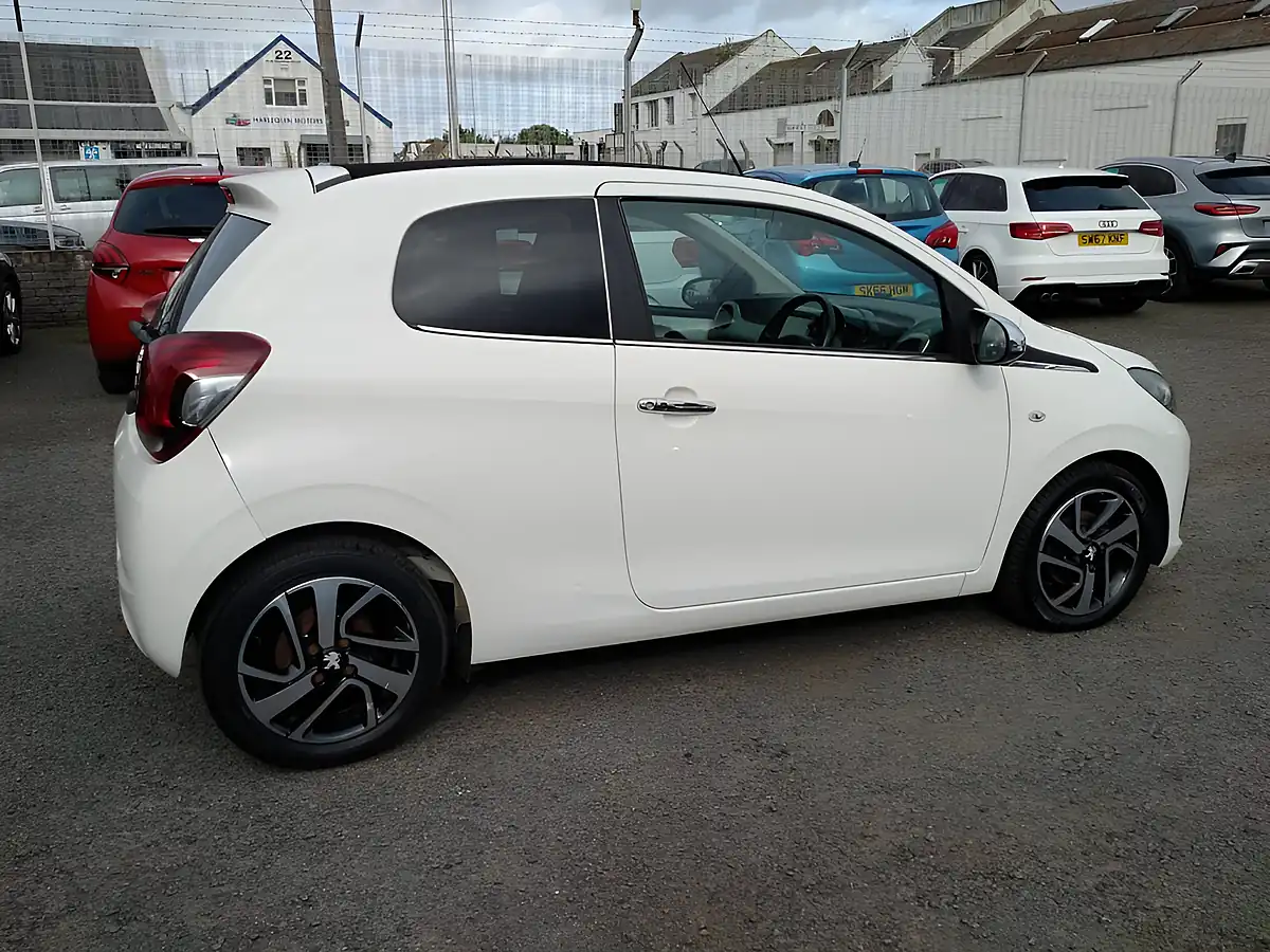Used 2016 Peugeot 108 Allure White - Interior and Exterior details 7