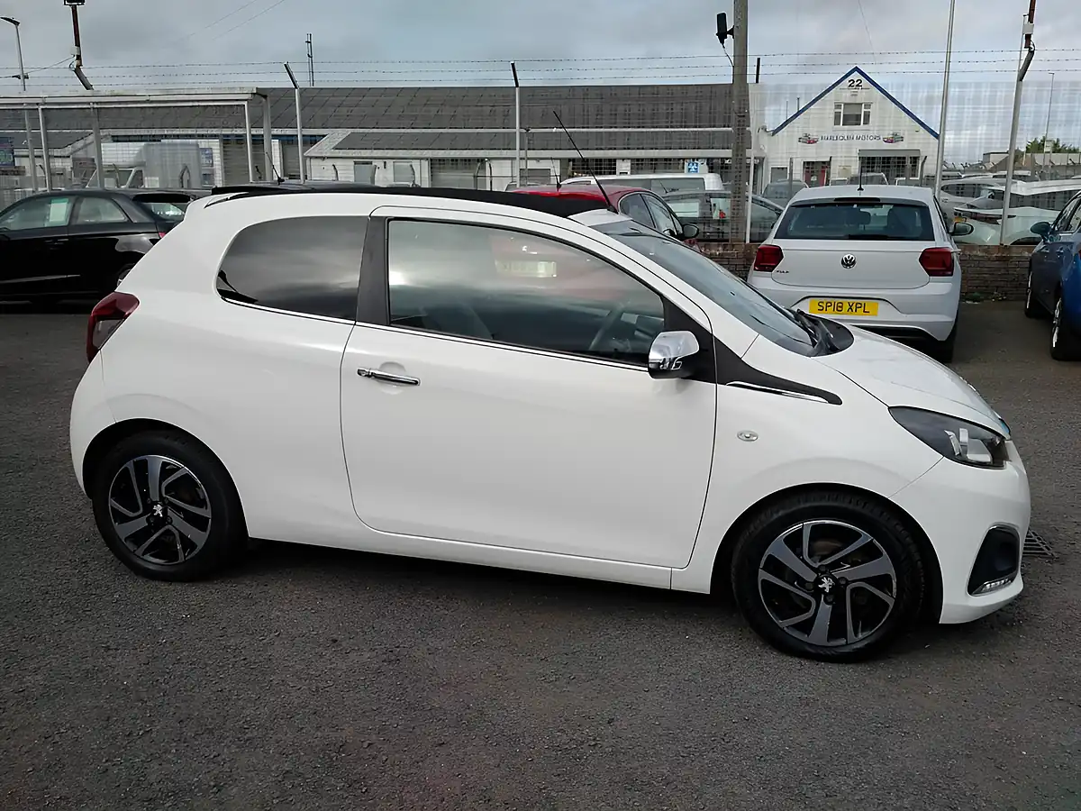 Used 2016 Peugeot 108 Allure White - Interior and Exterior details 8
