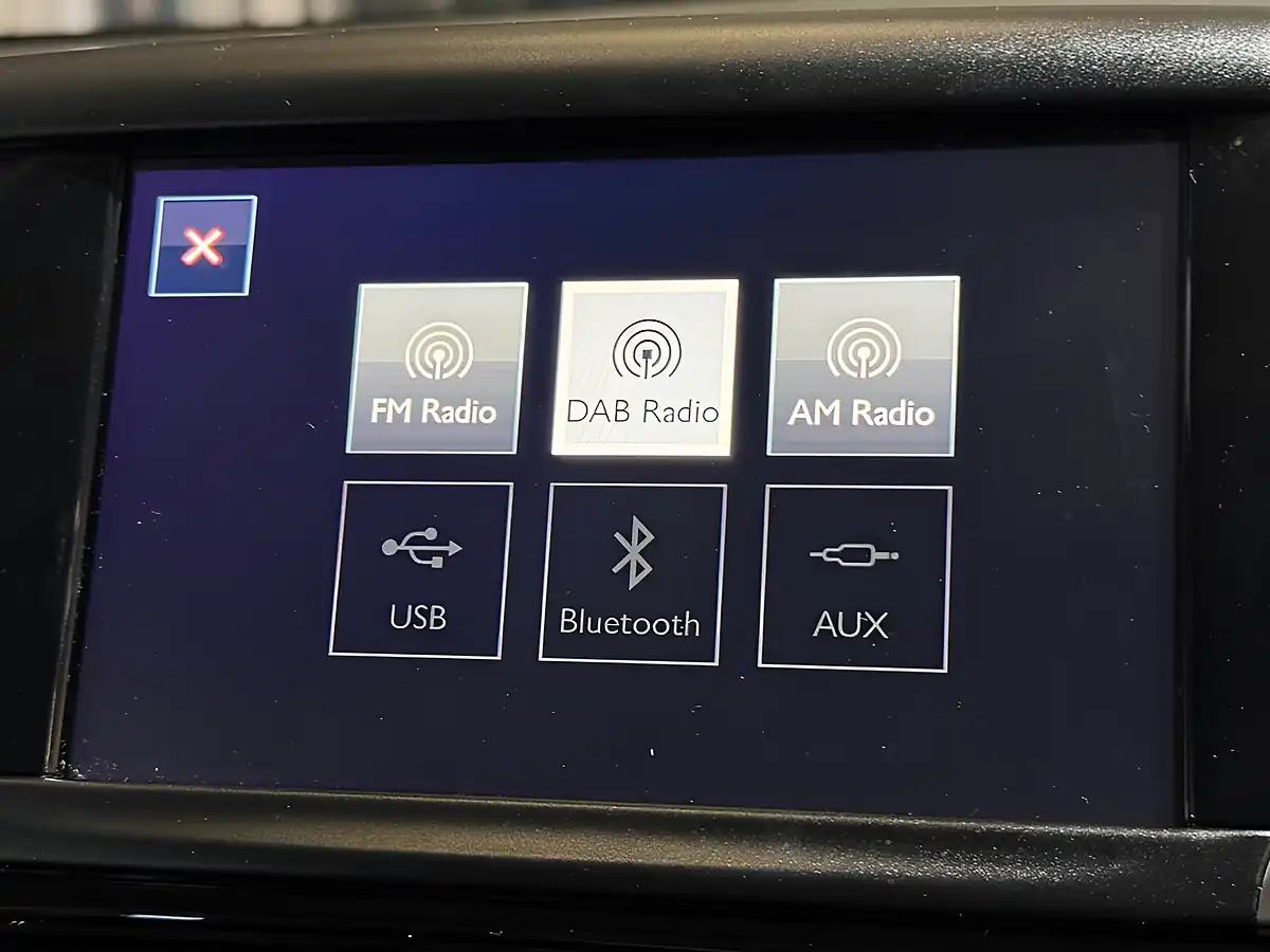 Used 2016 Peugeot 2008 Active Green - Interior and Exterior details 13