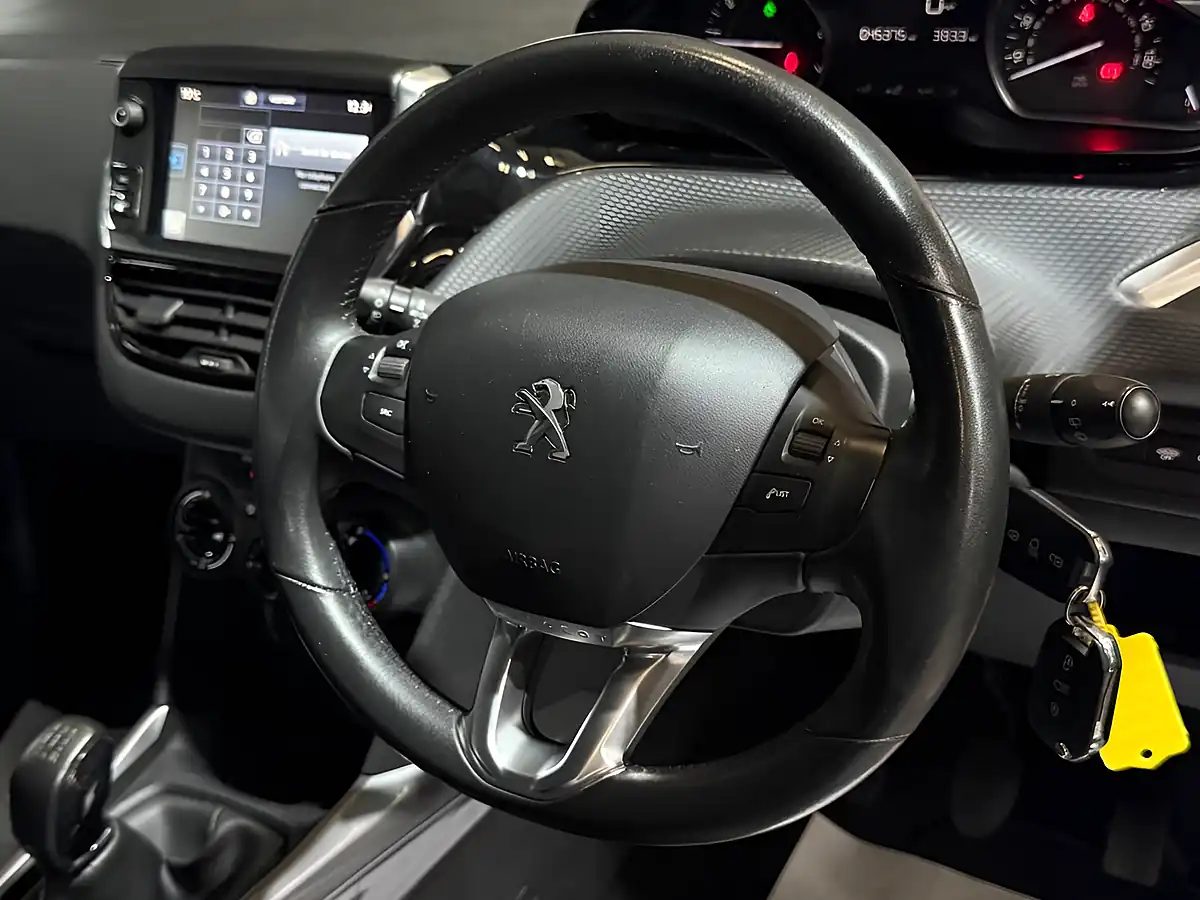 Used 2016 Peugeot 2008 Active Green - Interior and Exterior details 7