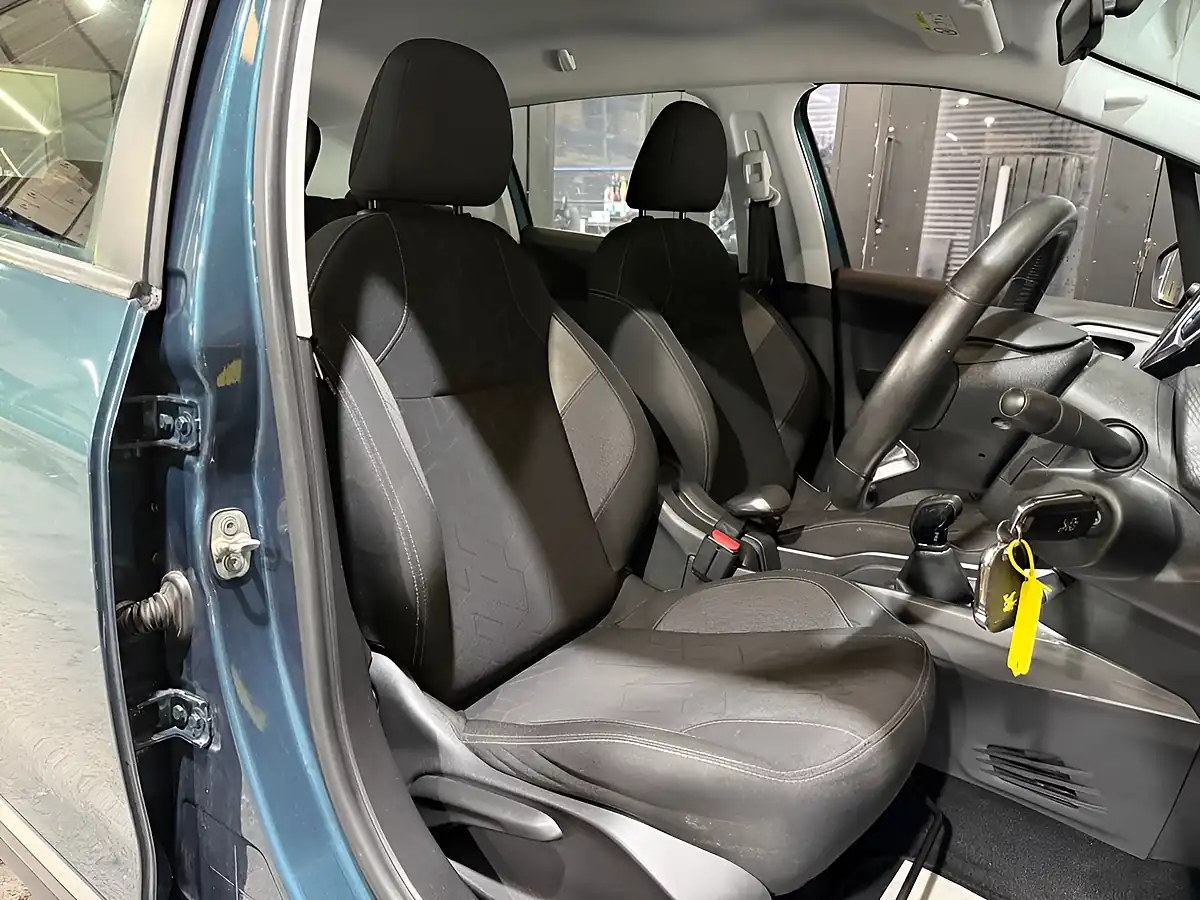 Used 2016 Peugeot 2008 Active Green - Interior and Exterior details 8