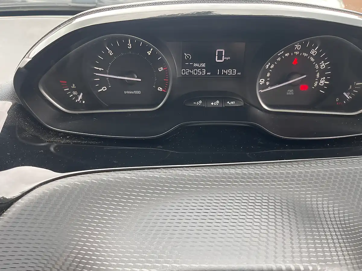 Used 2016 Peugeot 2008 Active Grey - Interior and Exterior details 6