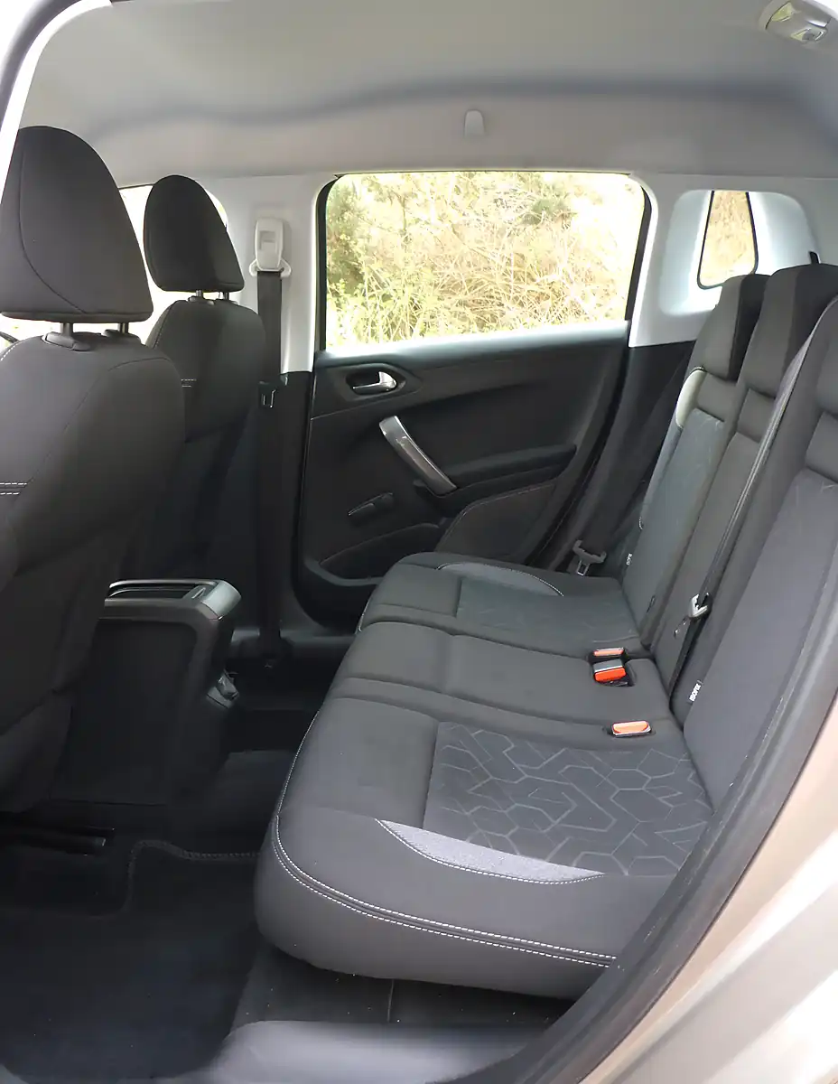 Used 2016 Peugeot 2008 Active Metallic - Interior and Exterior details 6