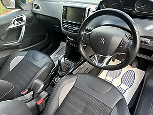 Used 2016 Peugeot 2008 Allure Green - Interior and Exterior details 19