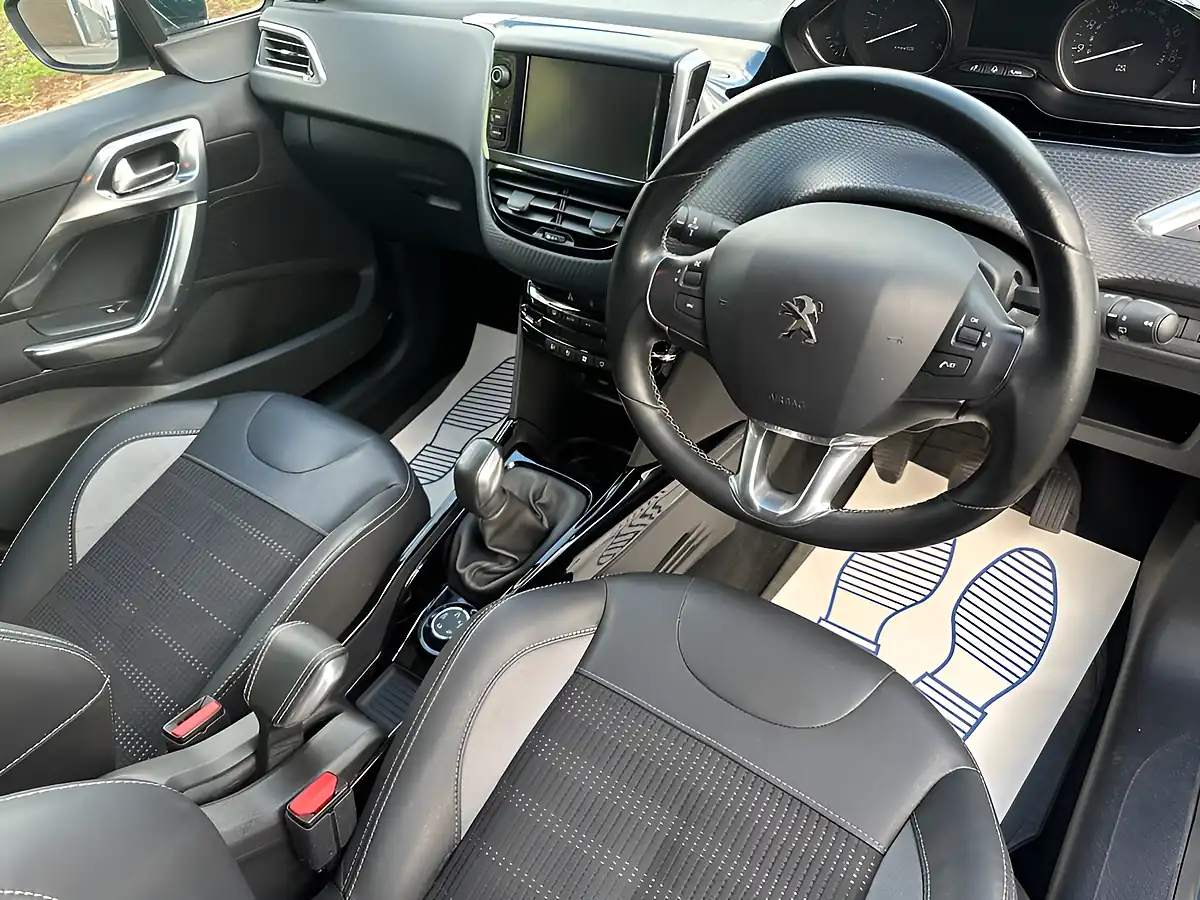 Used 2016 Peugeot 2008 Allure Green - Interior and Exterior details 19