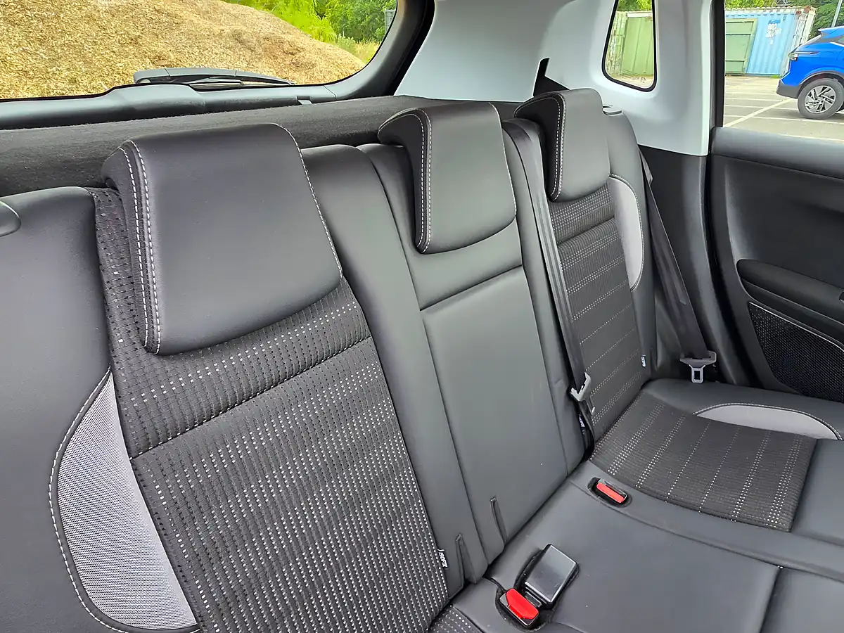 Used 2016 Peugeot 2008 Allure Grey - Interior and Exterior details 11