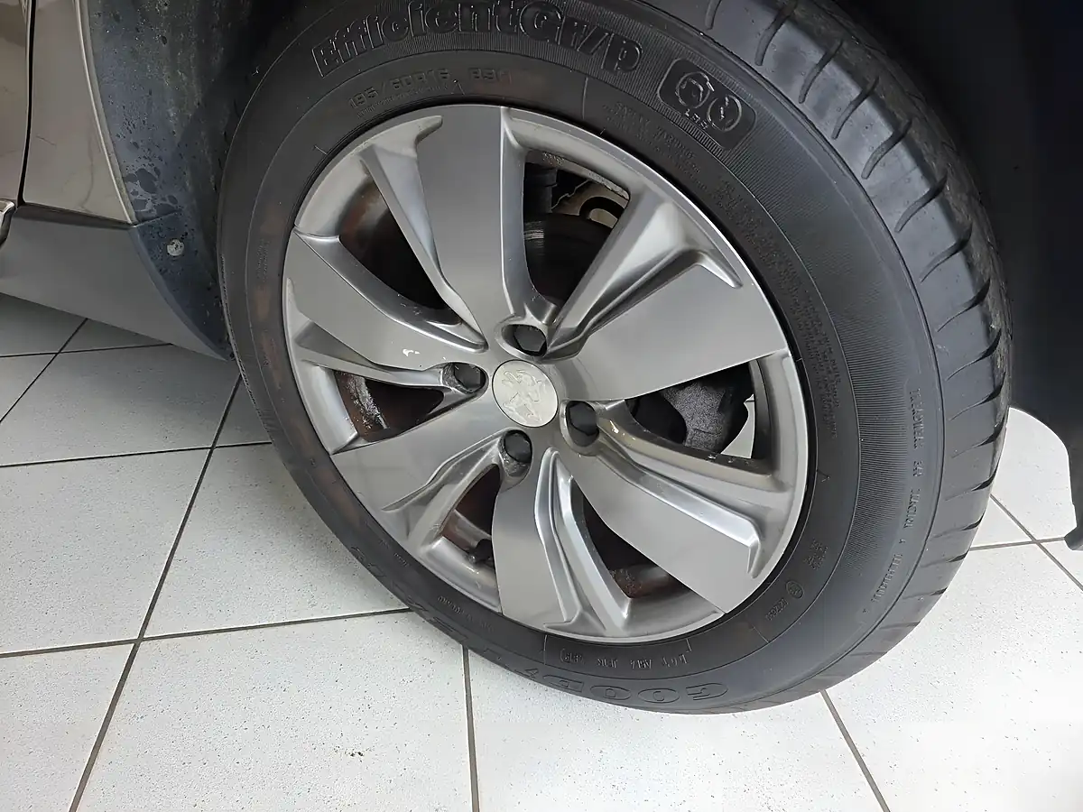 Used 2016 Peugeot 2008 Allure Grey - Interior and Exterior details 15