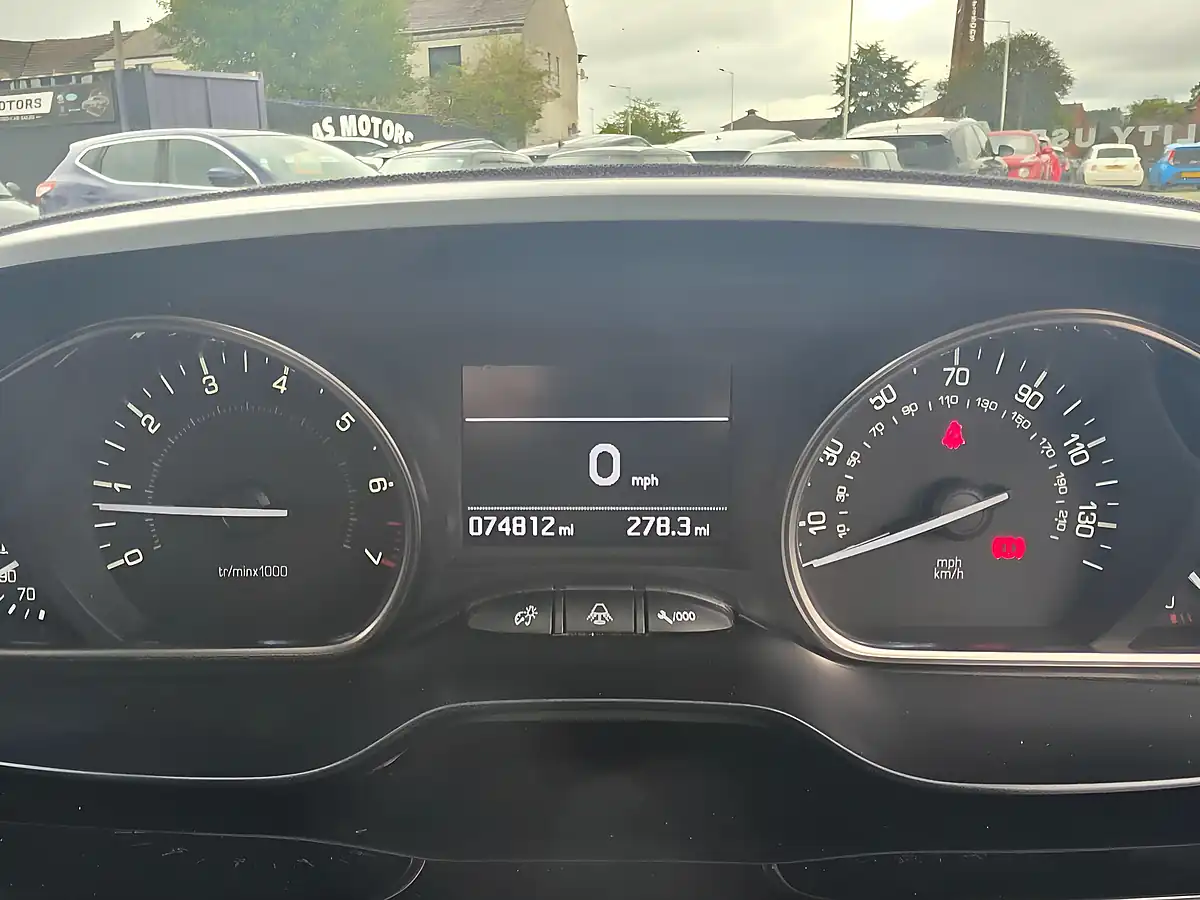 Used 2016 Peugeot 2008 Allure Grey - Interior and Exterior details 9