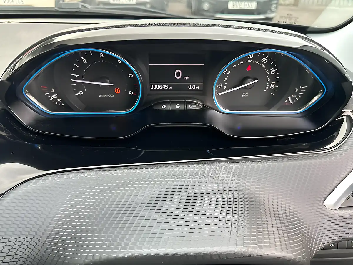 Used 2016 Peugeot 2008 Allure Grey - Interior and Exterior details 18