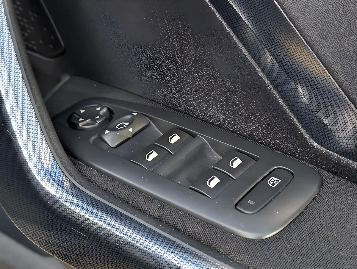 Used 2016 Peugeot 2008 Allure - Interior and Exterior details 19