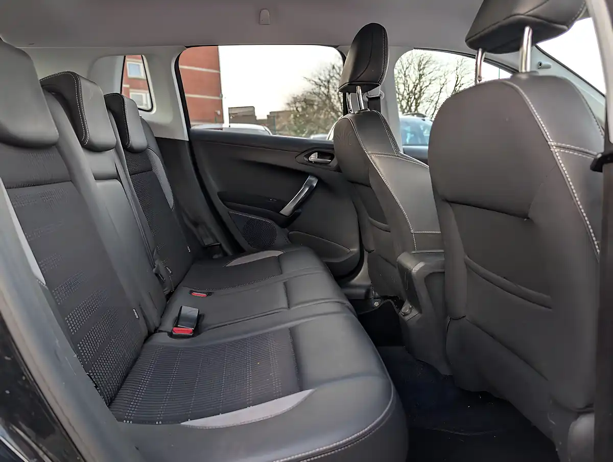 Used 2016 Peugeot 2008 Allure - Interior and Exterior details 20