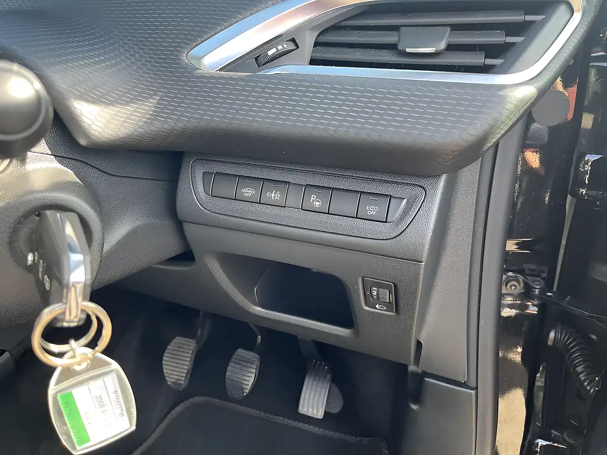 Used 2016 Peugeot 2008 Allure Nera Black - Interior and Exterior details 16