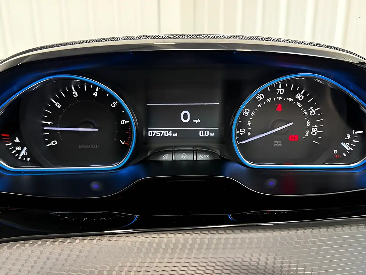 Used 2016 Peugeot 2008 Allure Red - Interior and Exterior details 20
