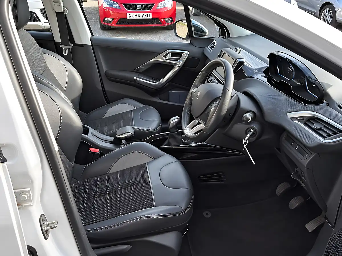 Used 2016 Peugeot 2008 Allure White - Interior and Exterior details 2