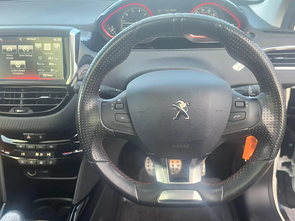 Used 2016 Peugeot 2008 GT Line White - Interior and Exterior details 9