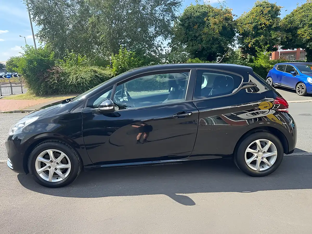 Used 2016 Peugeot 208 Active Black - Interior and Exterior details 8