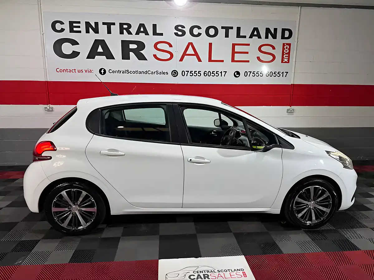 Used 2016 Peugeot 208 Active Design Lime White - Interior and Exterior details 10