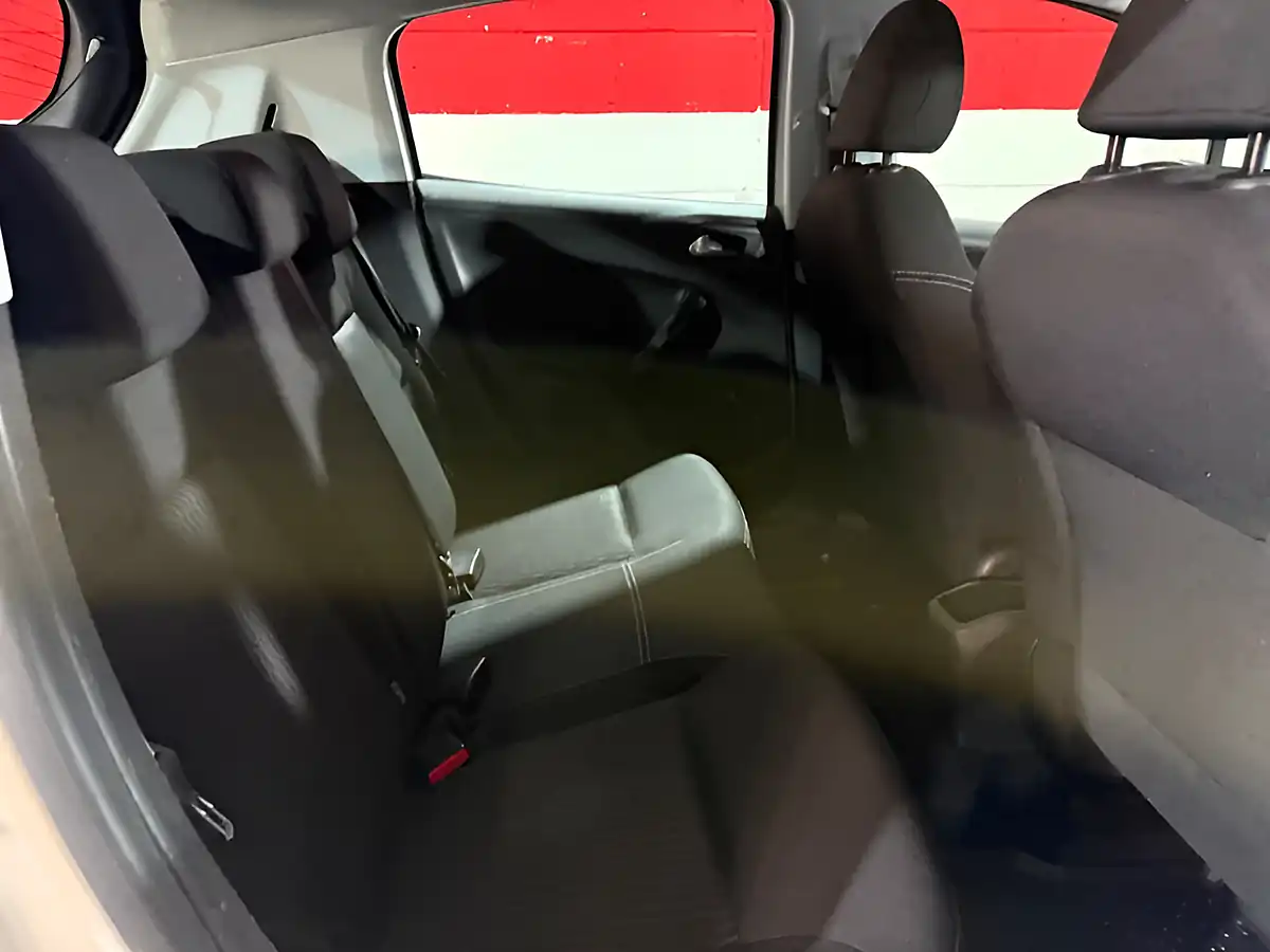 Used 2016 Peugeot 208 Active Design Lime White - Interior and Exterior details 13