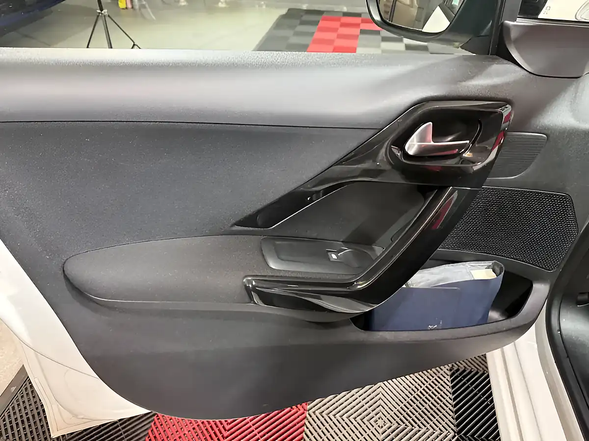 Used 2016 Peugeot 208 Active Design Lime White - Interior and Exterior details 15