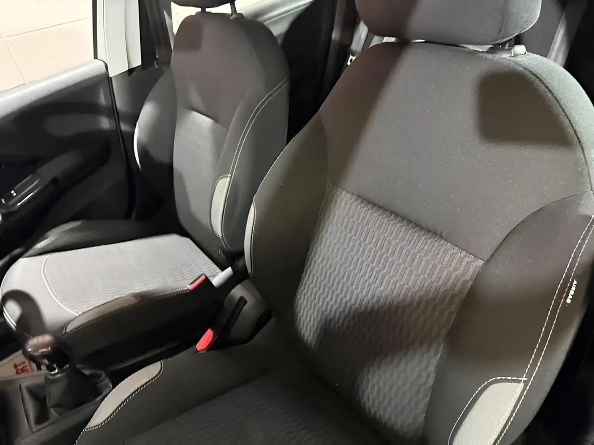Used 2016 Peugeot 208 Active Design Lime White - Interior and Exterior details 18